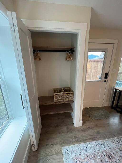 Modern Studio With Soft Tub And Mountain Views - Ratcliffe Guest Suite Duncan Exteriör bild