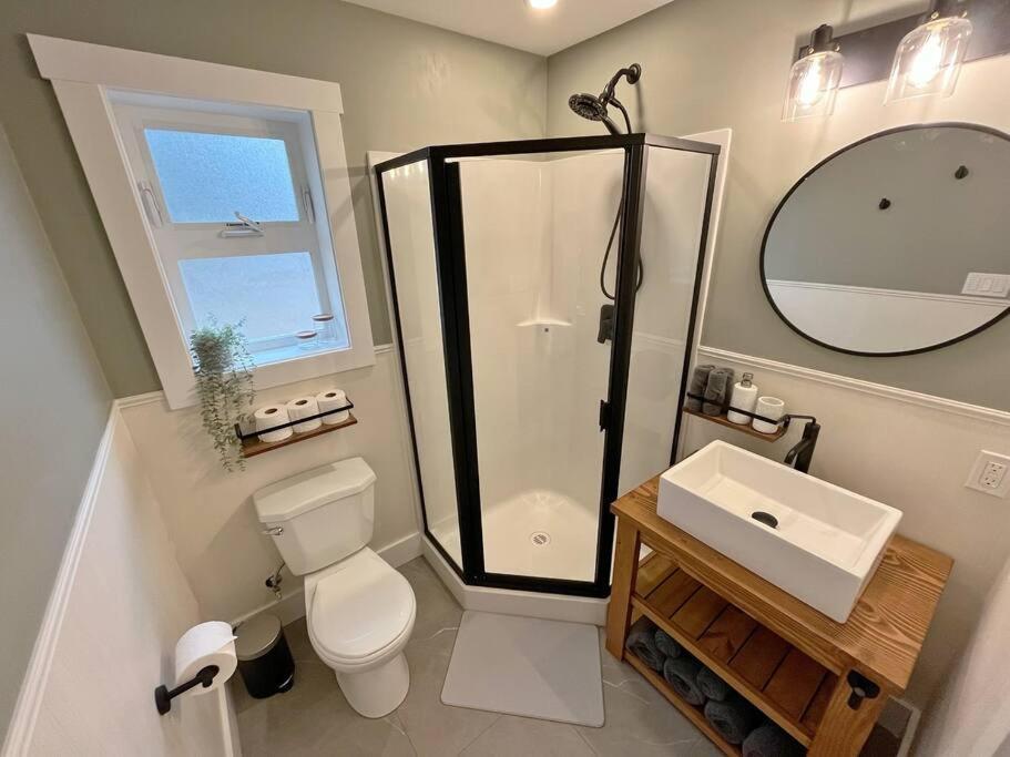 Modern Studio With Soft Tub And Mountain Views - Ratcliffe Guest Suite Duncan Exteriör bild