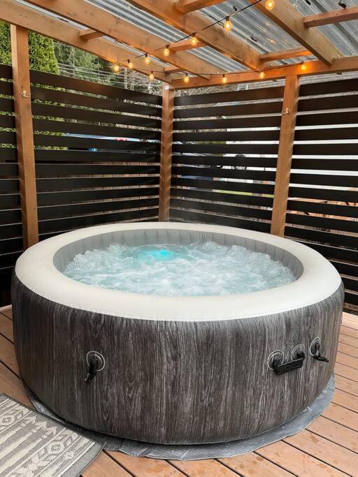 Modern Studio With Soft Tub And Mountain Views - Ratcliffe Guest Suite Duncan Exteriör bild